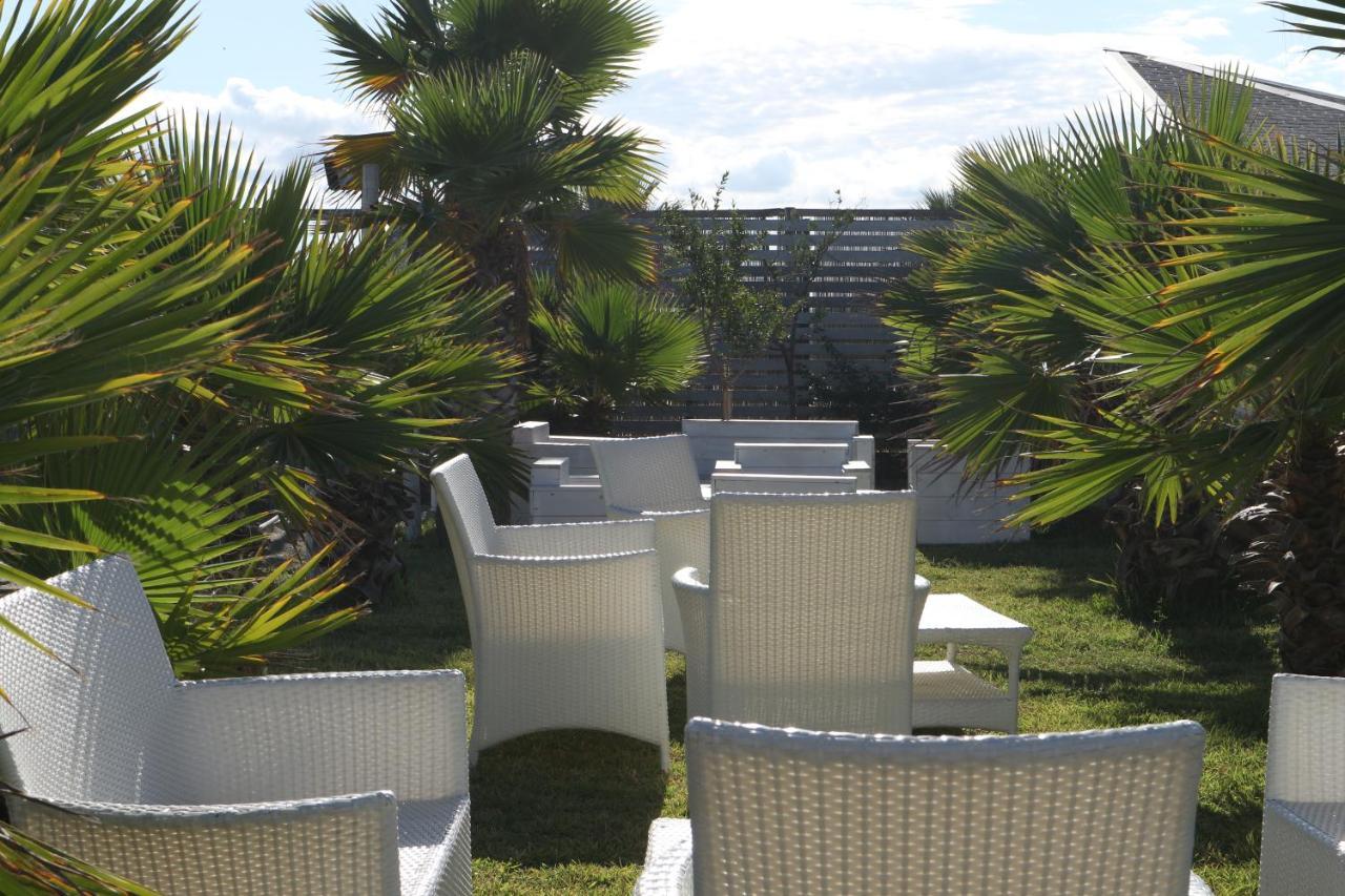 Torquemada Beach Club Margherita Di Savoia Exterior foto