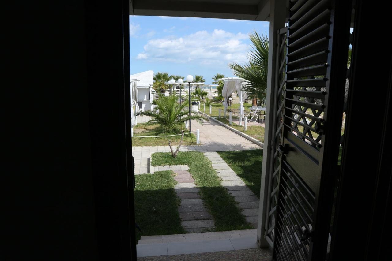 Torquemada Beach Club Margherita Di Savoia Exterior foto