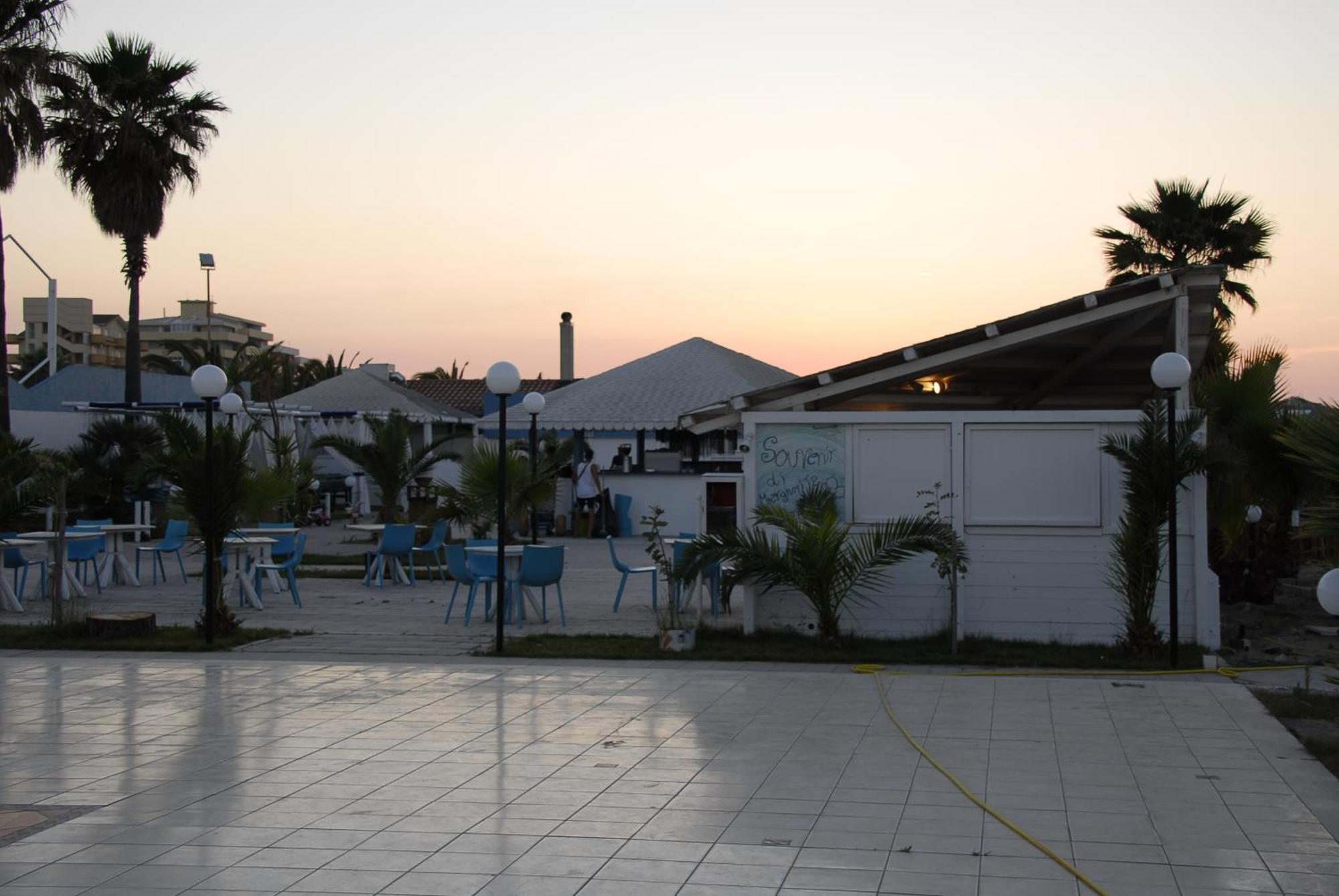 Torquemada Beach Club Margherita Di Savoia Exterior foto